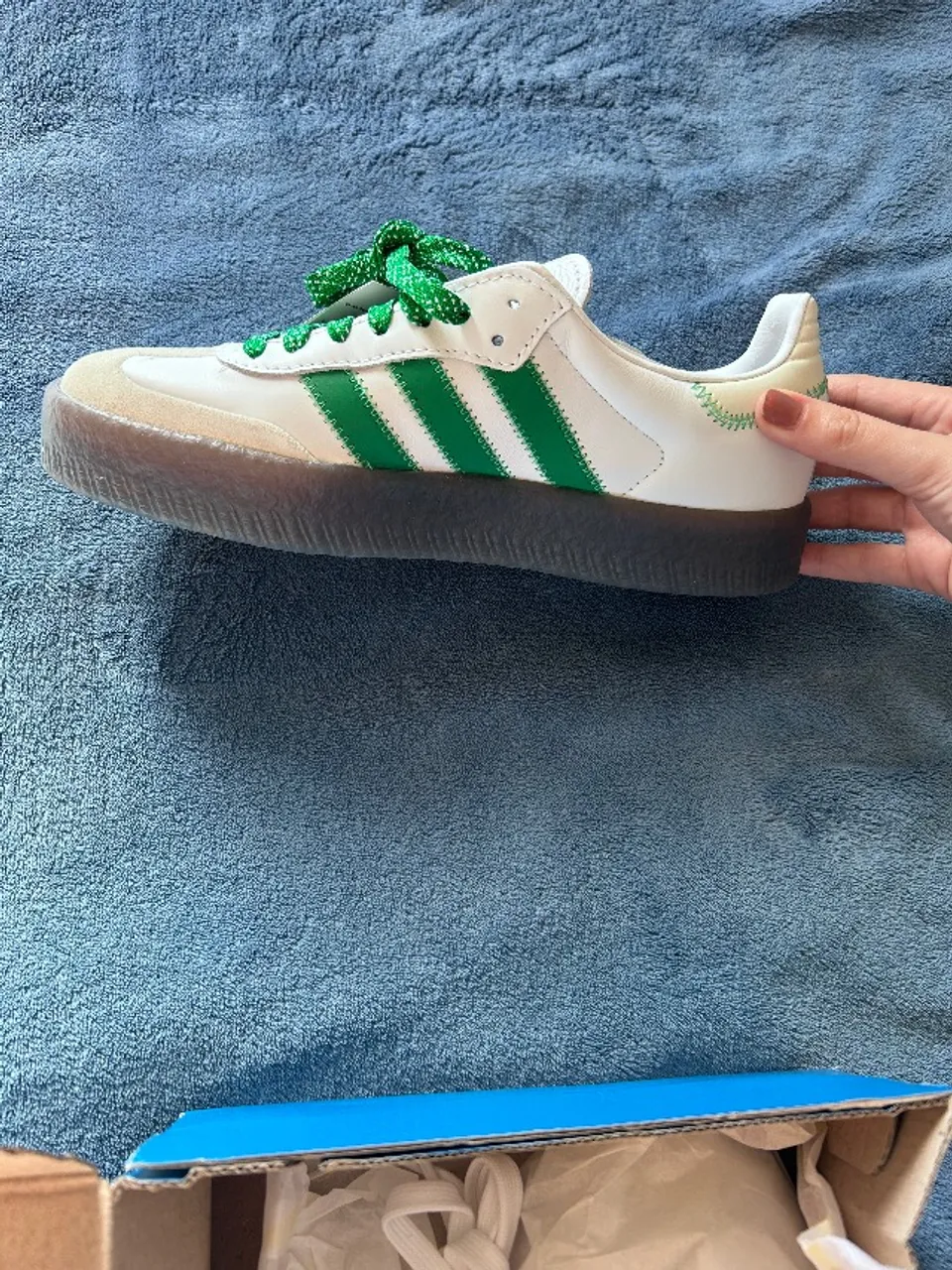Tênis samba branco e verde