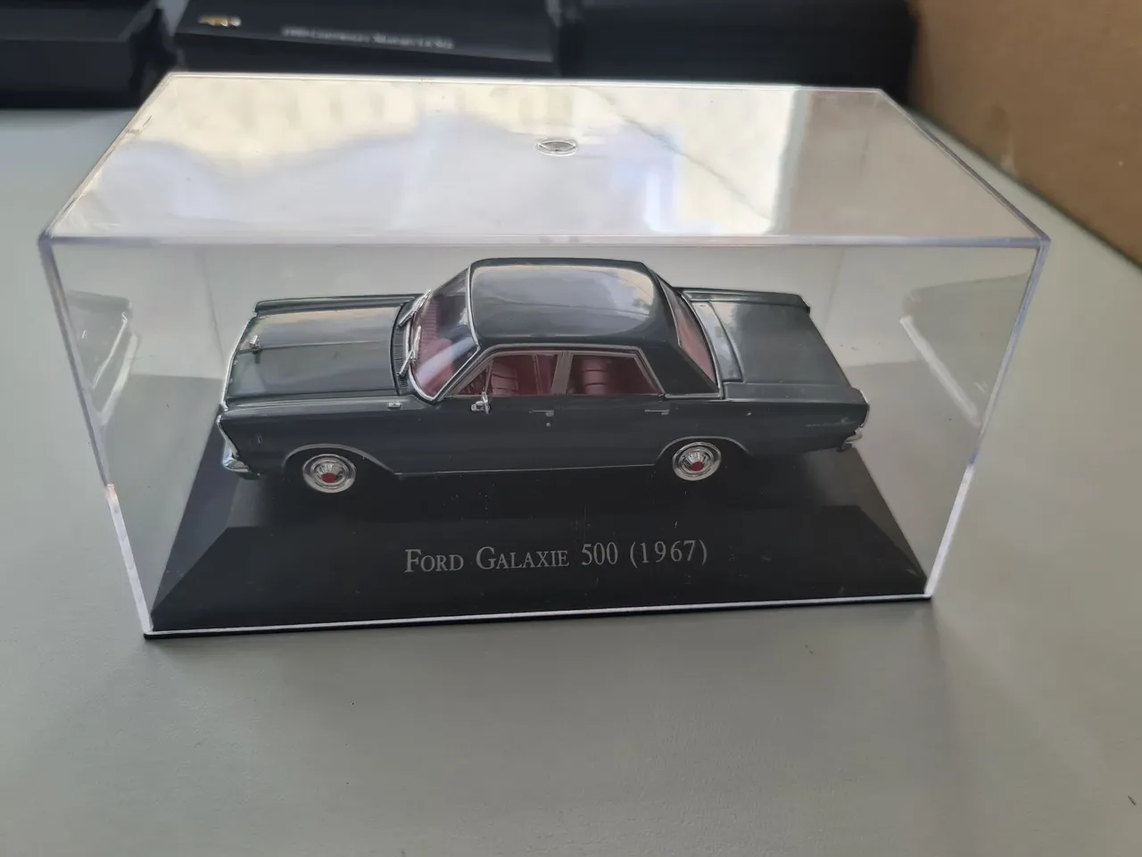 Miniatura Ford Galaxie 500 (1967) Colecionável