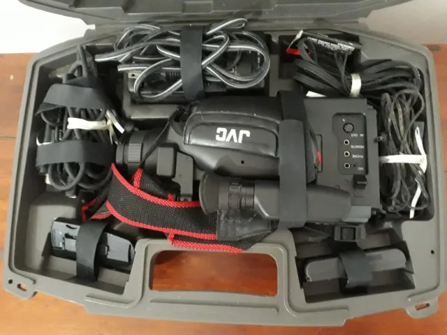 Filmadora JVC, Compact VHS, GR-M51UM
