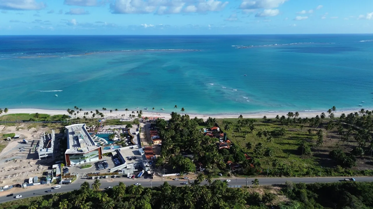 Allurre Antunes - Flats com varanda na beira mar de Maragogi