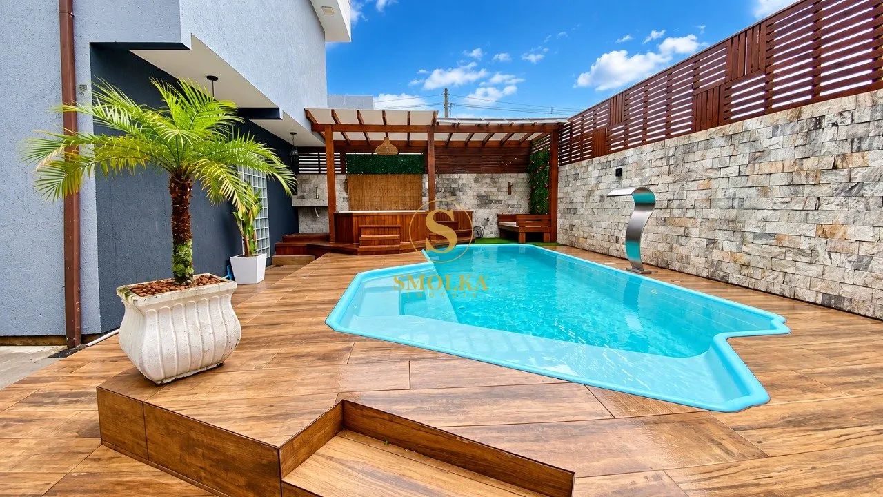 Casa mobiliada 200m² com piscina no Campeche, 3 dormitórios e 1 suíte