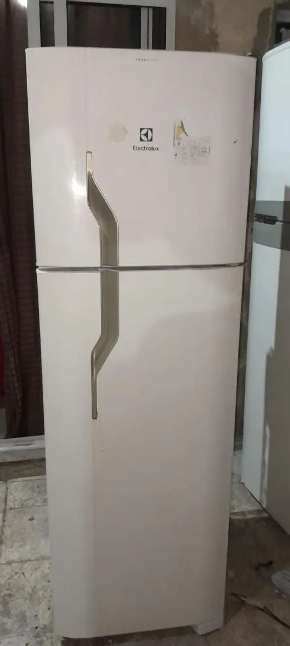 Vendo geladeira funcionando perfeitamente com garantia 