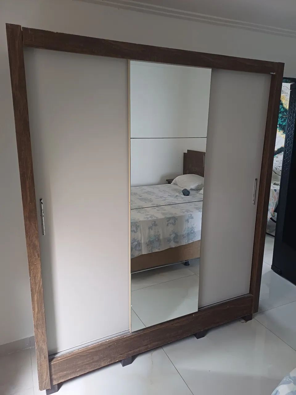 Guarda roupa 3 portas com espelho 