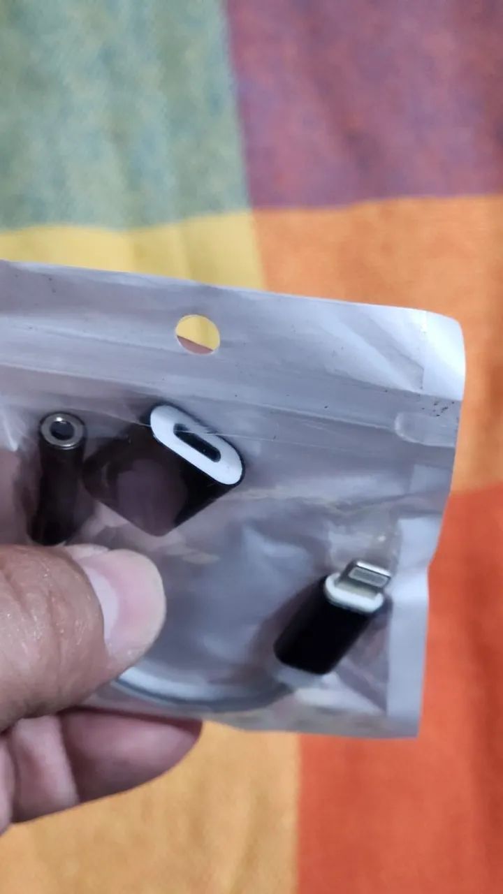adaptador para iphone, pode gravar ouvir e carregar ao mesmo tempo