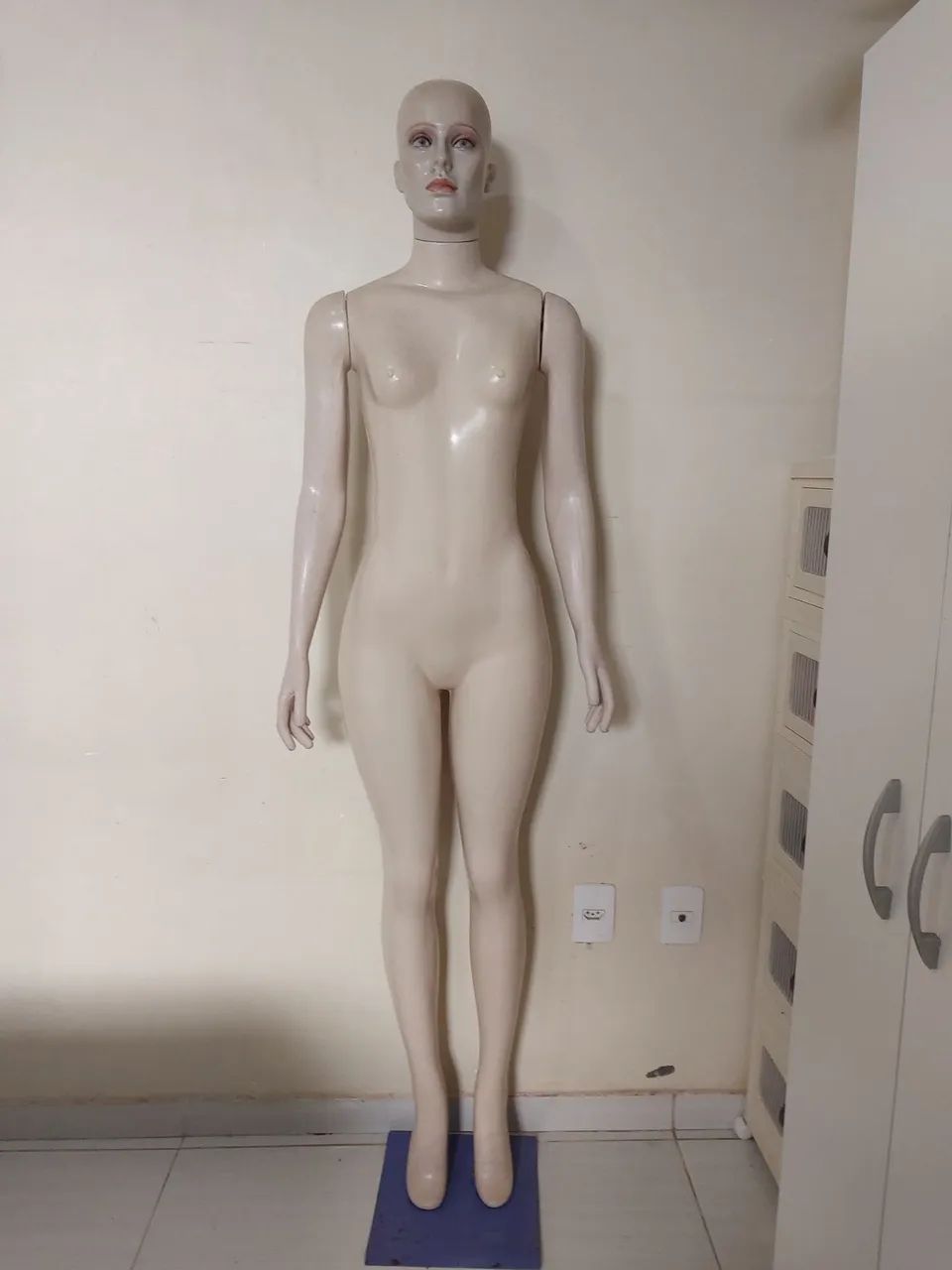 Manequim completo com cabeça e braços 