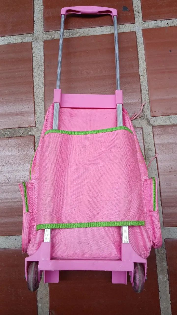 Mochila rodinhas Princesas da Disney  - Foto 4