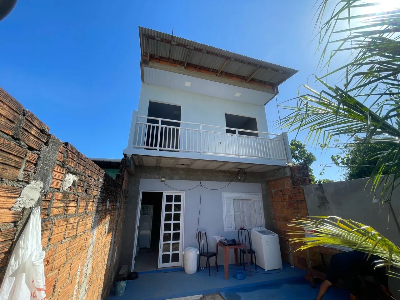 Casa com kitnet e um ponto inacabado