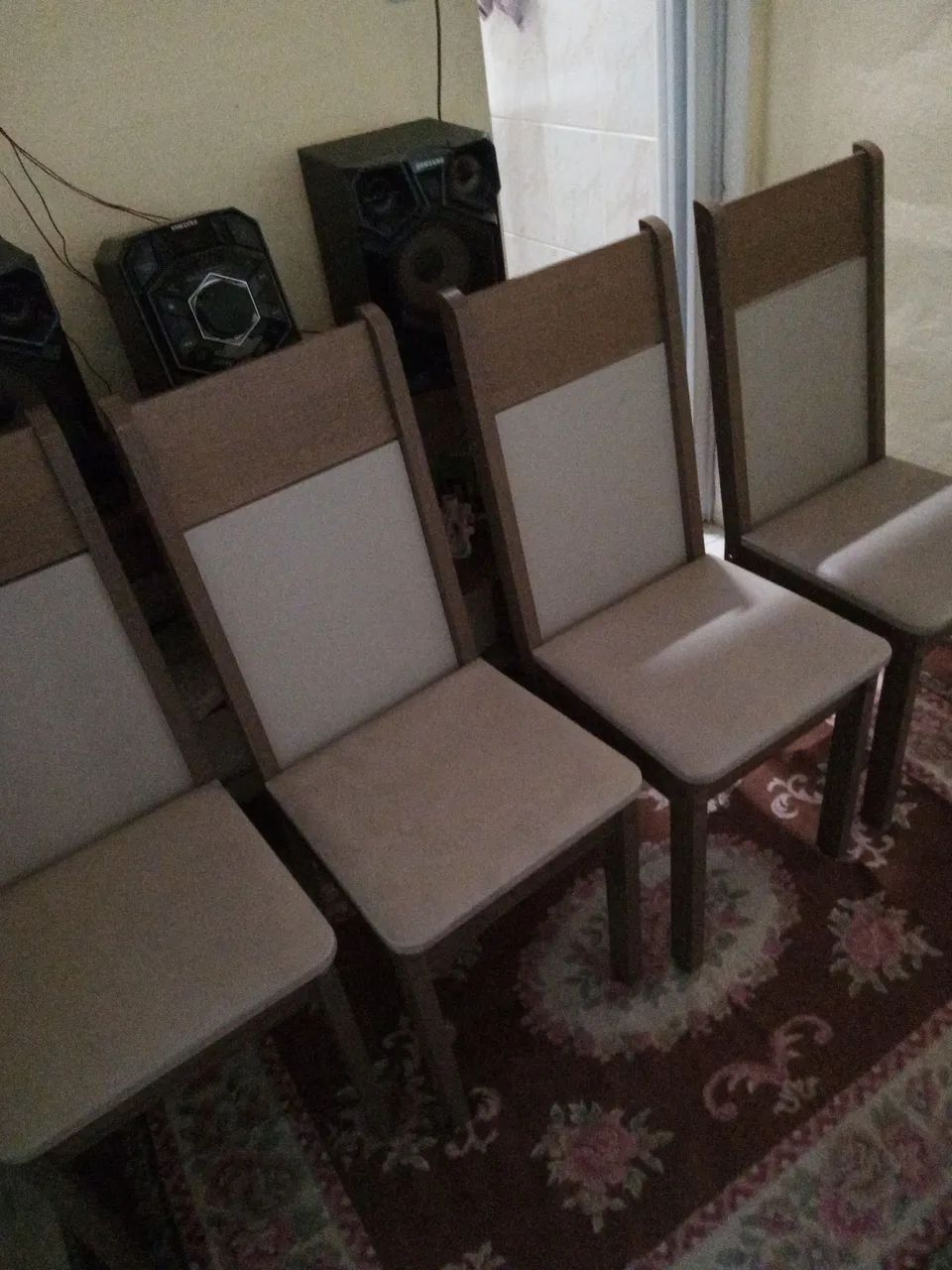 Mesa com 4 cadeiras 