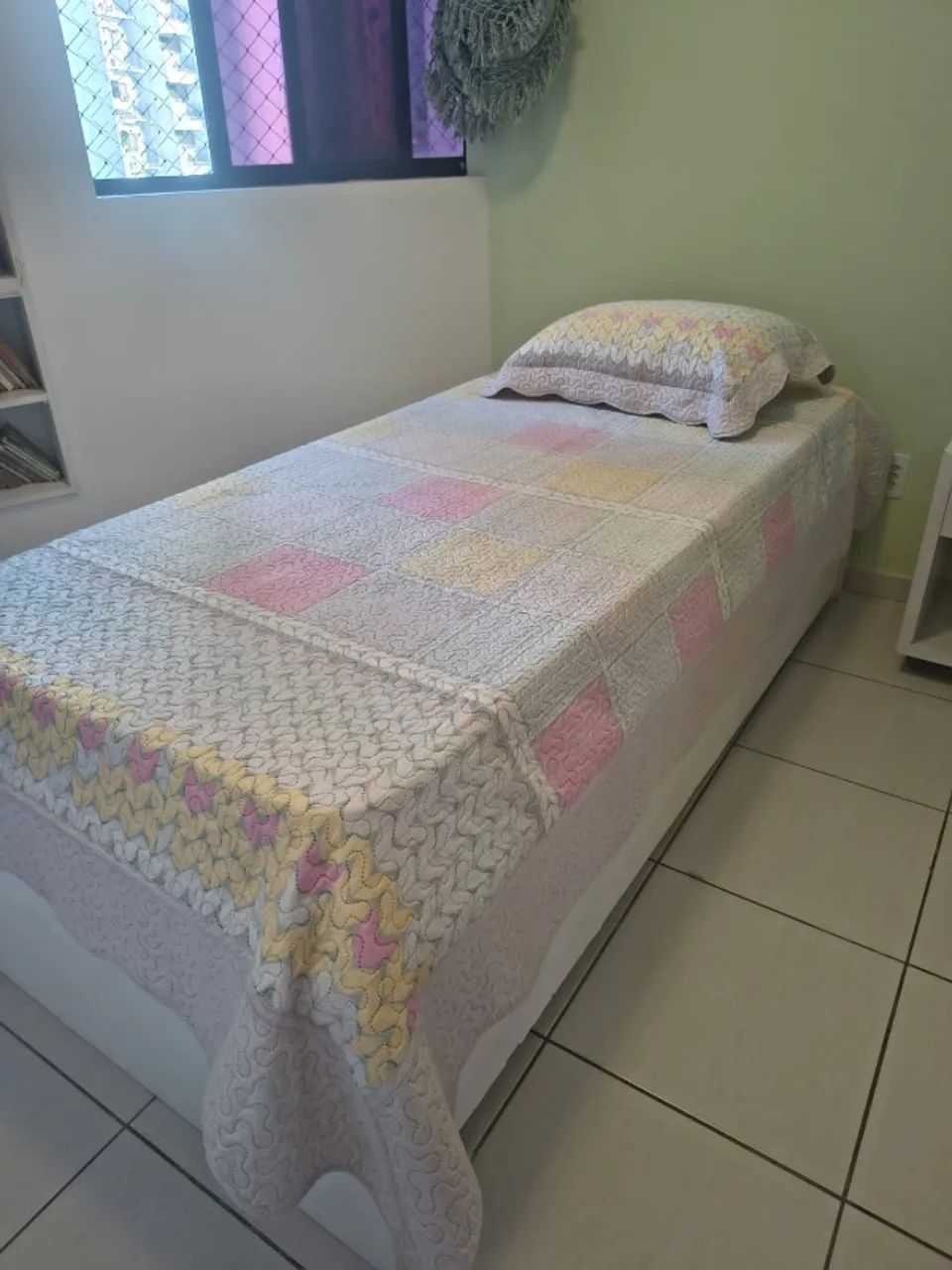 VENDO BICAMA DE MADEIRA MACIÇA COM 2 COLCHÕES 