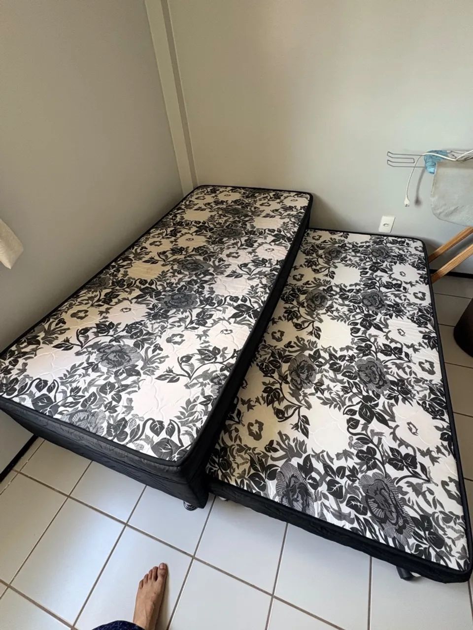 Vendo Cama Solteiro com colchão ortopédico 