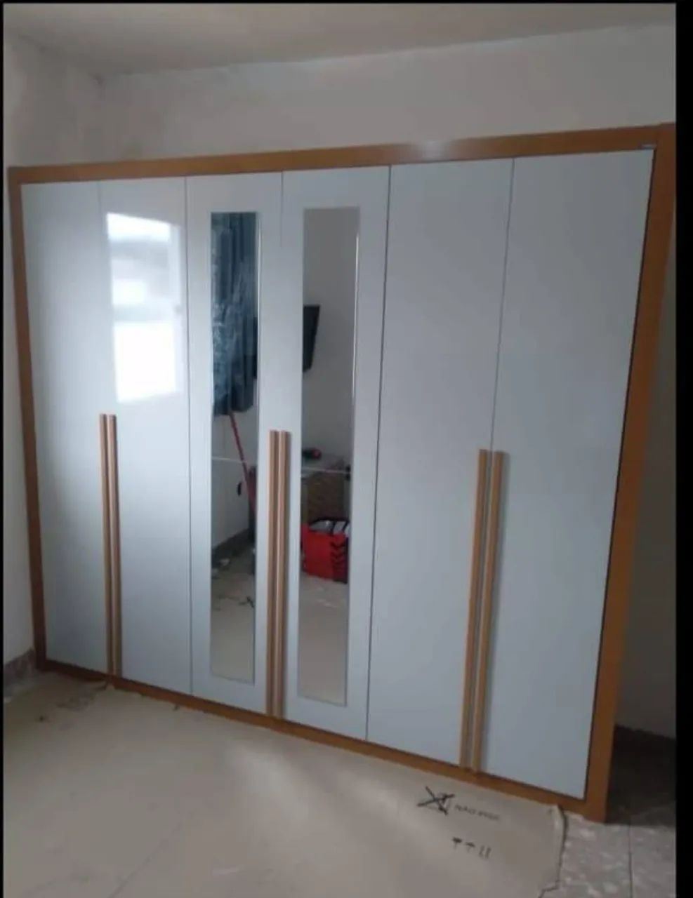 GUARDA ROUPA CHICAGO COM ESPELHO EM OFERTA