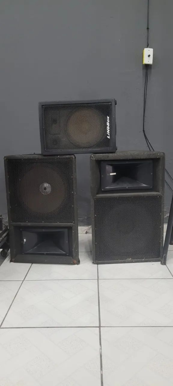 MESA DE SOM COM 2 CAIXAS E 2 PEDESTAIS - Foto 3