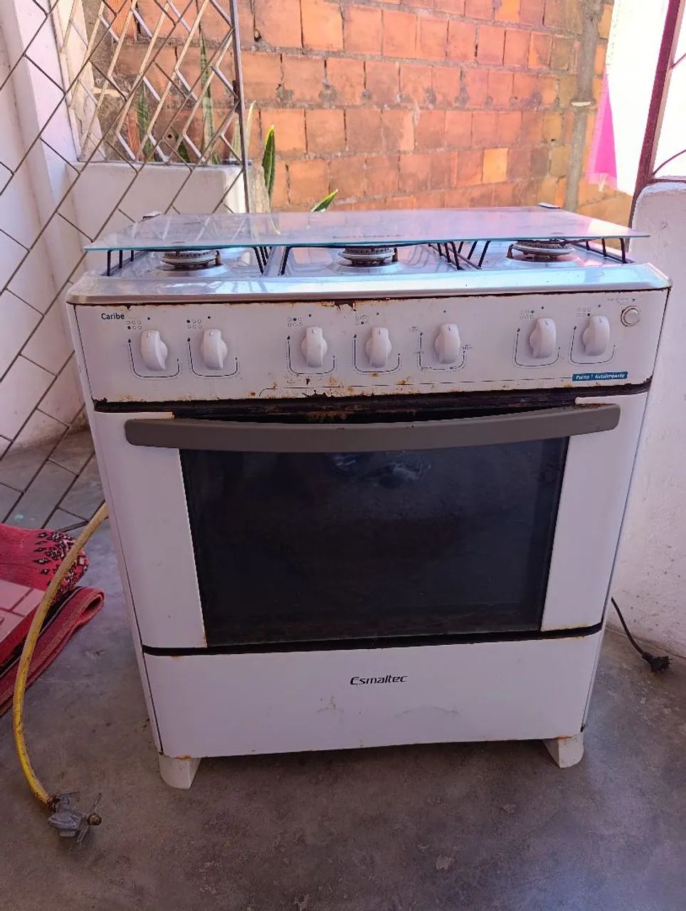 Vendo fogão 6 bocas funcionando perfeitamente. 