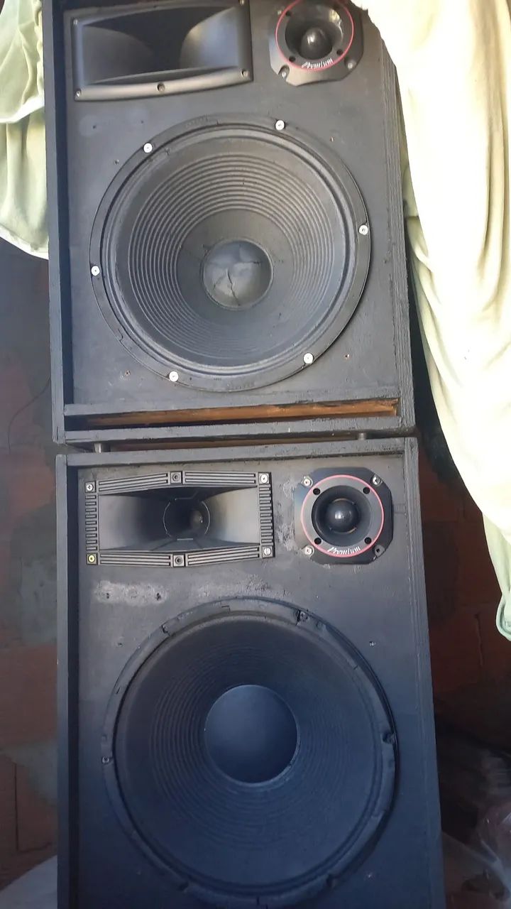 Caixas de som super em madeira