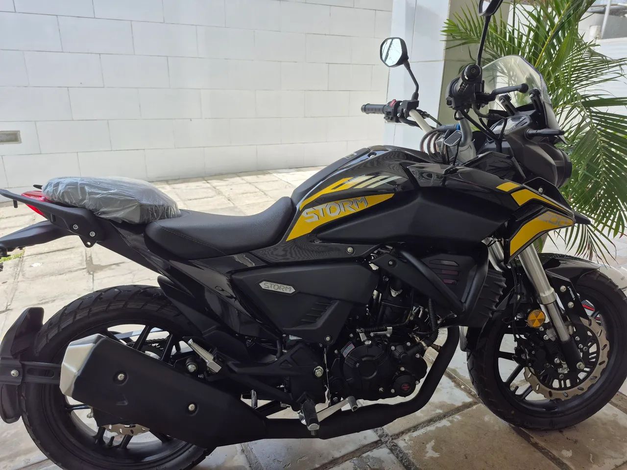 Vendo  moto com 300 km nova  - Foto 3