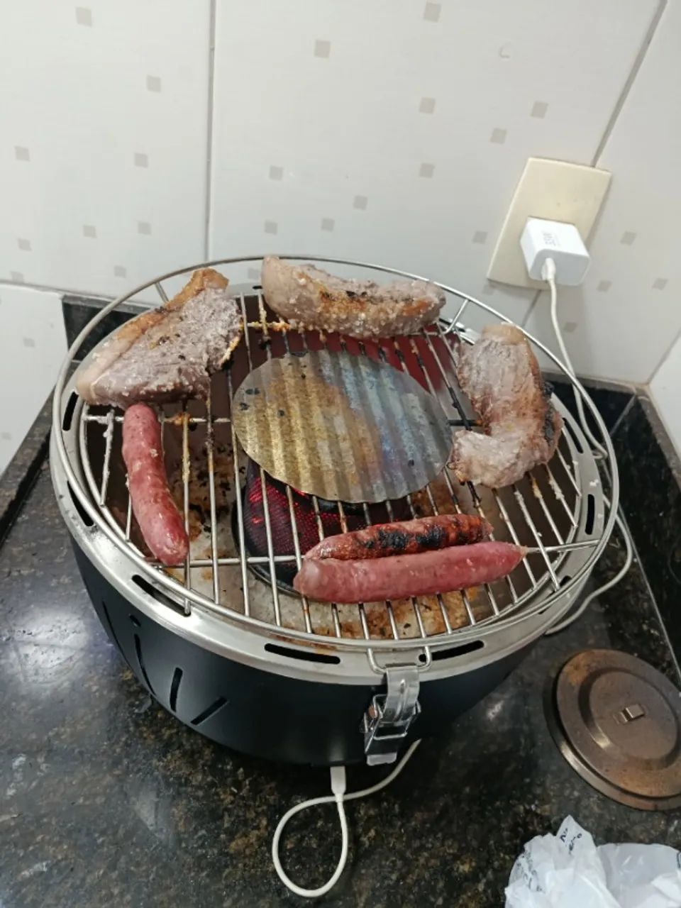 Churrasqueira elétrica com carvão  - Foto 5