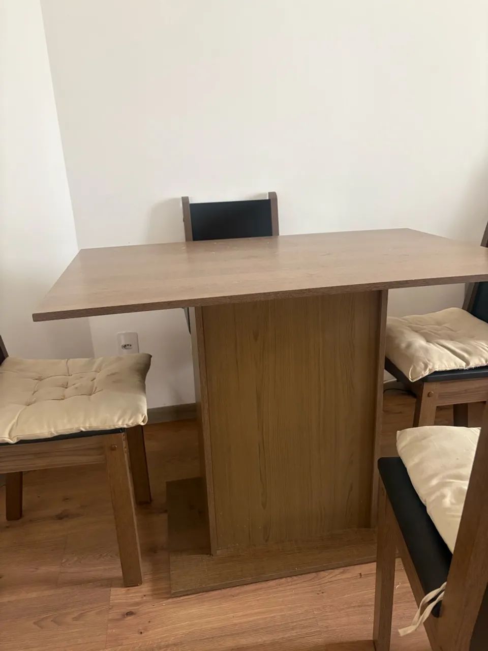Conjunto Mesa com 4 cadeiras  - Foto 2