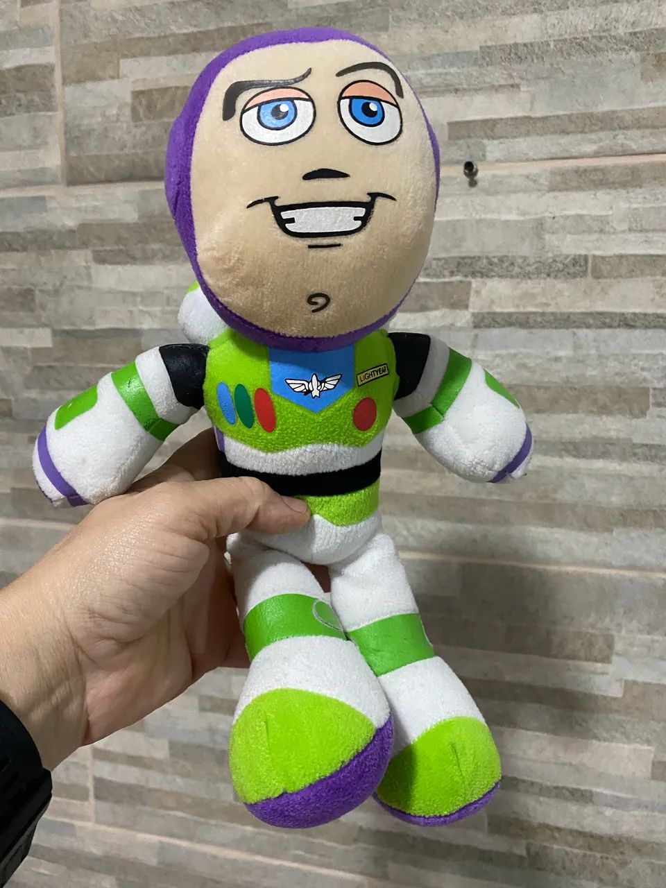 Pelúcia do Buzz Lightyear tamanho 42cm  - Foto 4