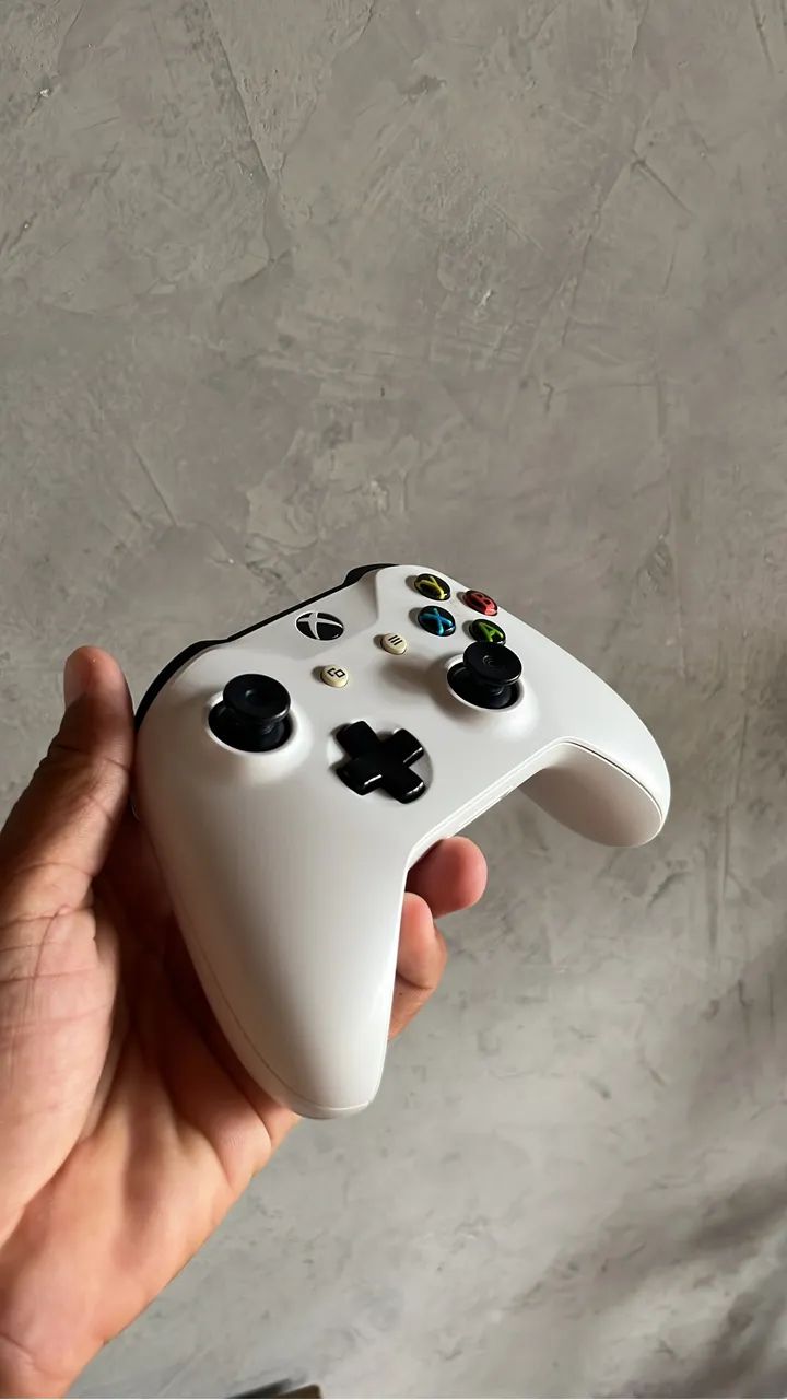 Xbox one s 1tb + 2 controles  - Foto 3