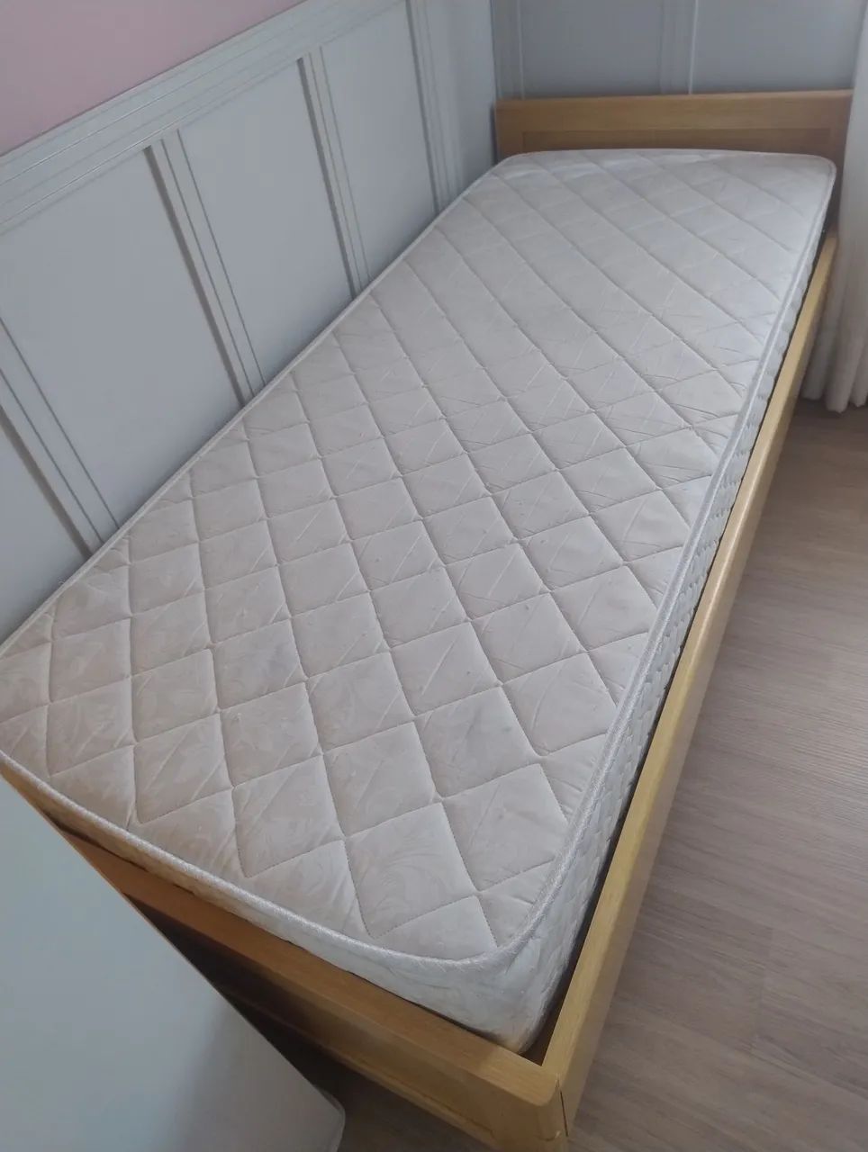 Cama solteiro madeira macica com colchão  - Foto 2