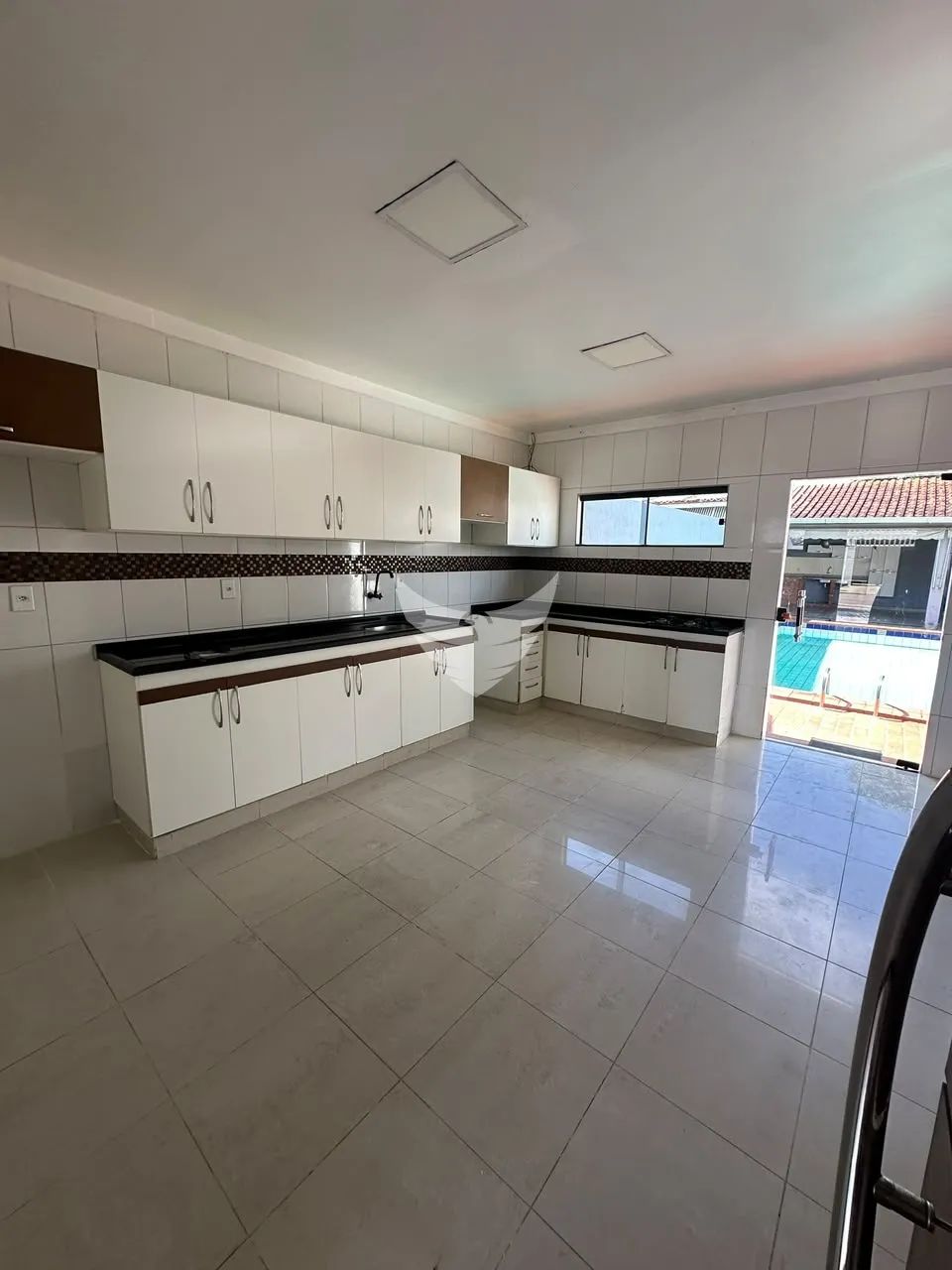 CASA COM LOCALIZAÇÃO PRIVILEGIADA - Foto 2
