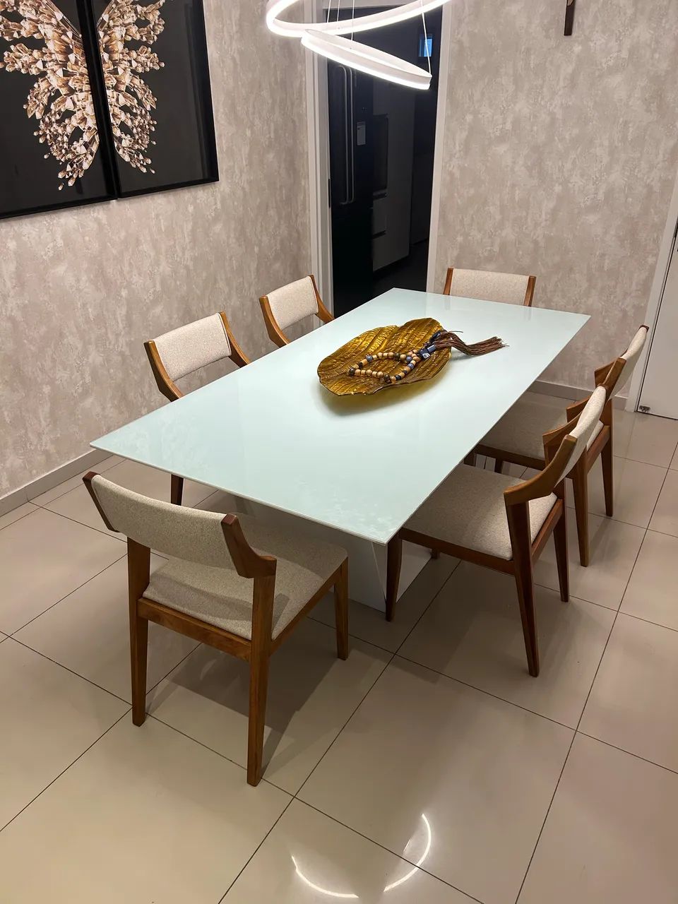 Mesa com 01m de largura e 02m de comprimento cadeiras 