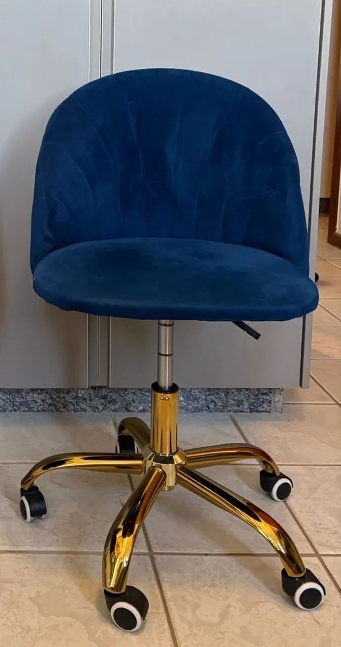 Cadeira de Escritório - Veludo Azul Marinho - Base Dourada (Estilo Shell)