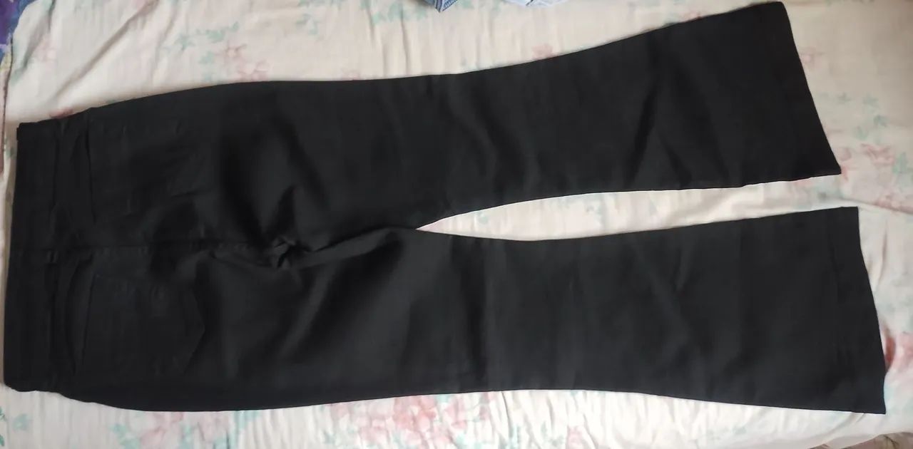 Calça jeans flare preta NOVA 