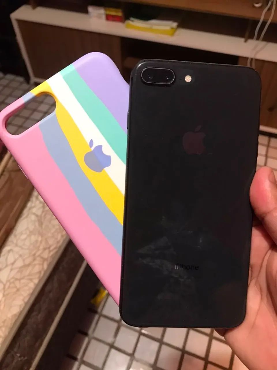 Vendo ou troco iPhone 8 plus ele e 64 giga - Foto 3
