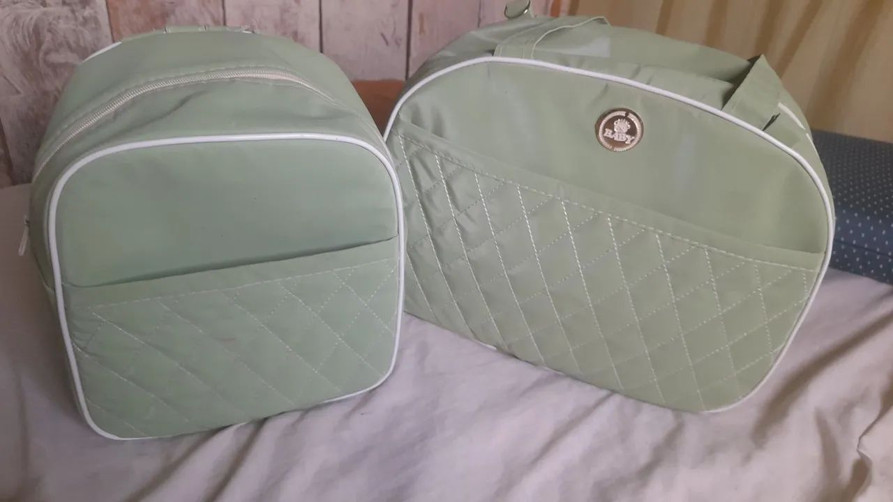 Vende-se berço,e essa 2 bolsas de maternidade  - Foto 2