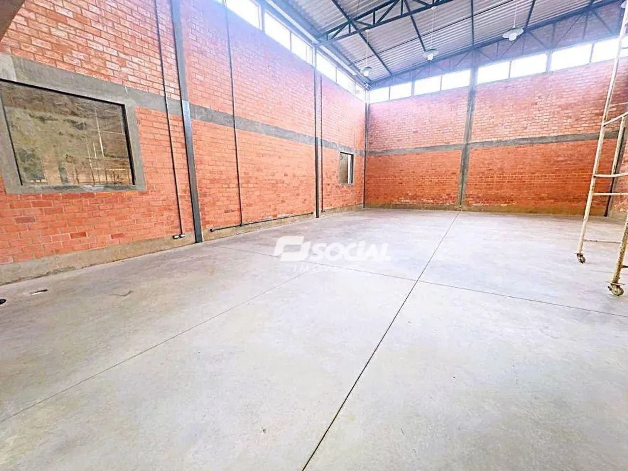 Ponto comercial estilo galpão novo com mezanino para locaçao, com estacionamento exclusivo - Foto 4