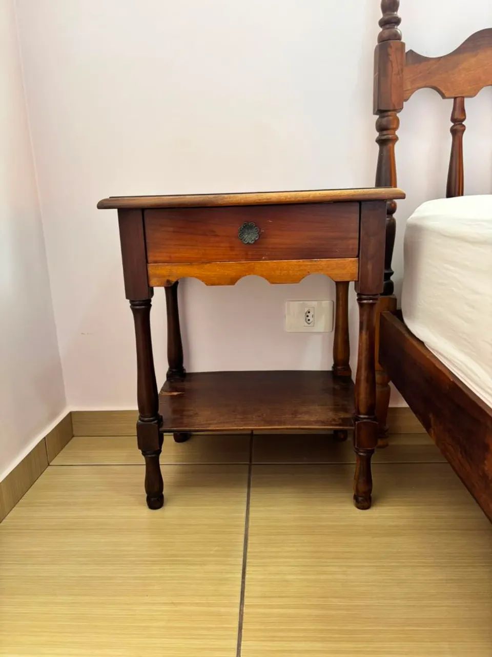 Cama e Guarda roupas de madeira maciça  - Foto 5