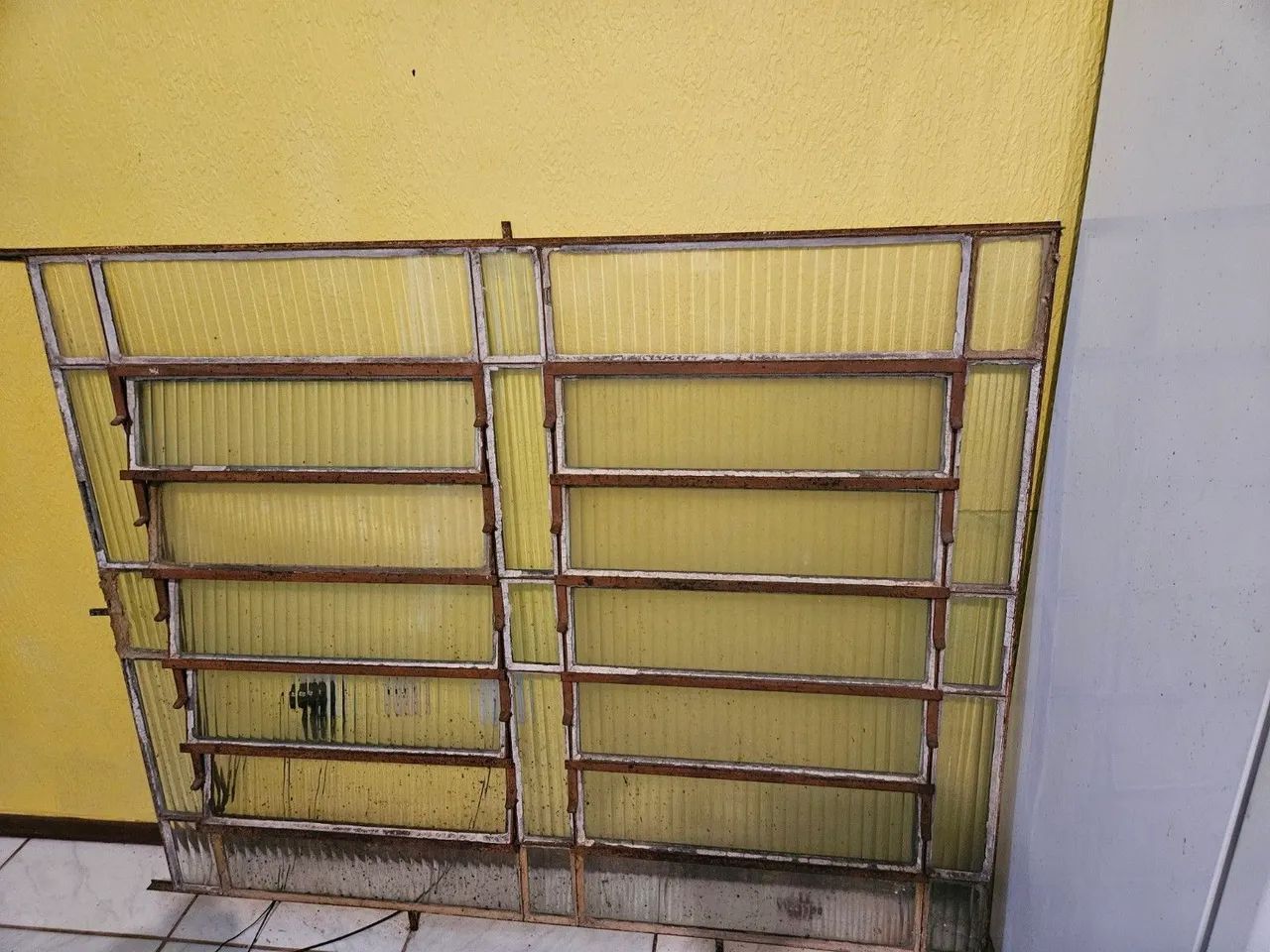 Janela de Ferro basculante .