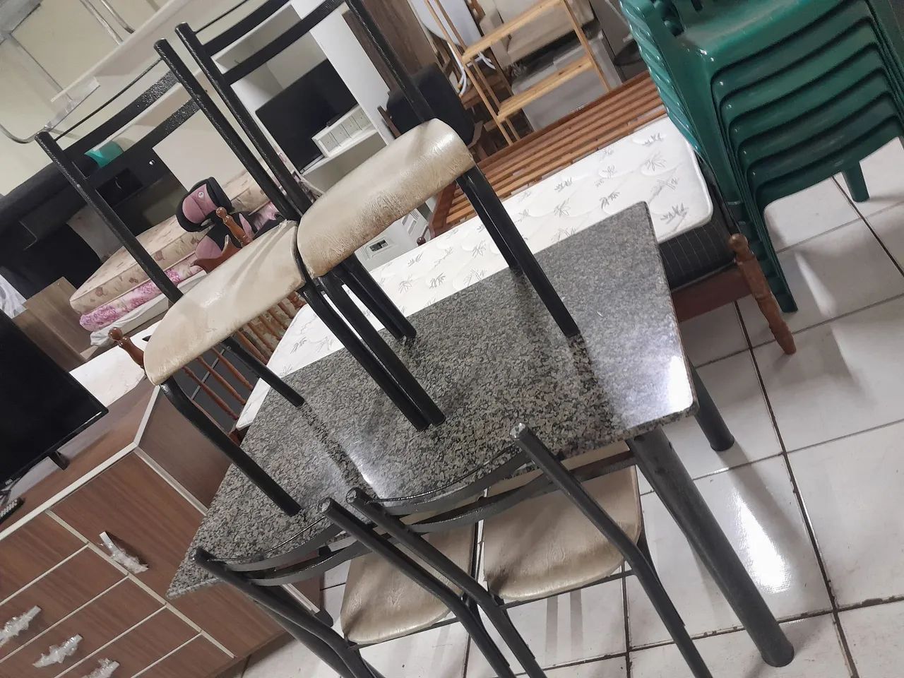 MESA MÁRMORE COM 4 CADEIRAS  - Foto 2