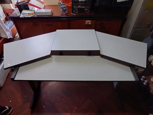 Mesa de escritório com regulagem 