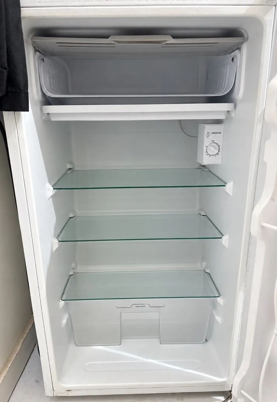Frigobar MIDEA