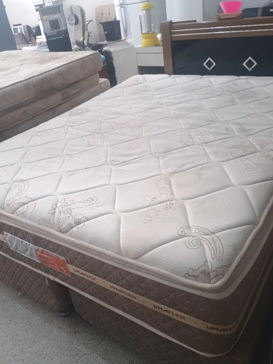 Cama Queen (Colchão ótimo precisa higienizar)