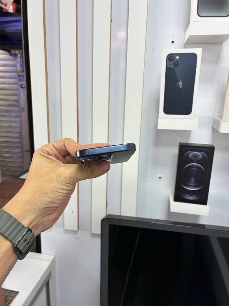 IPHONE 15 PRO - 256GB  - Foto 4