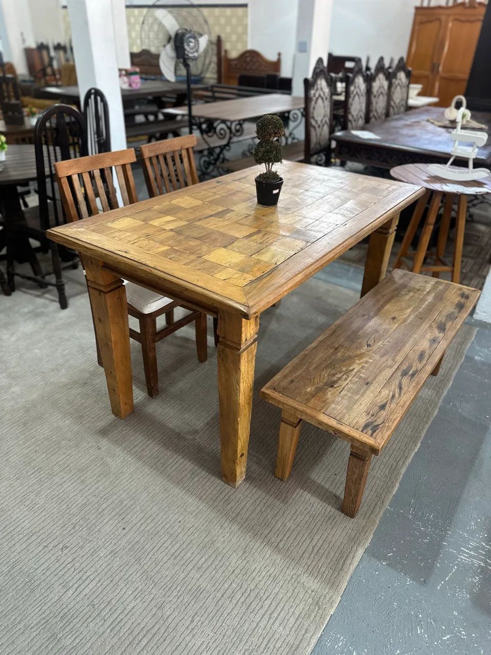 Mesa de Madeira com banco e 2 cadeiras - Foto 5