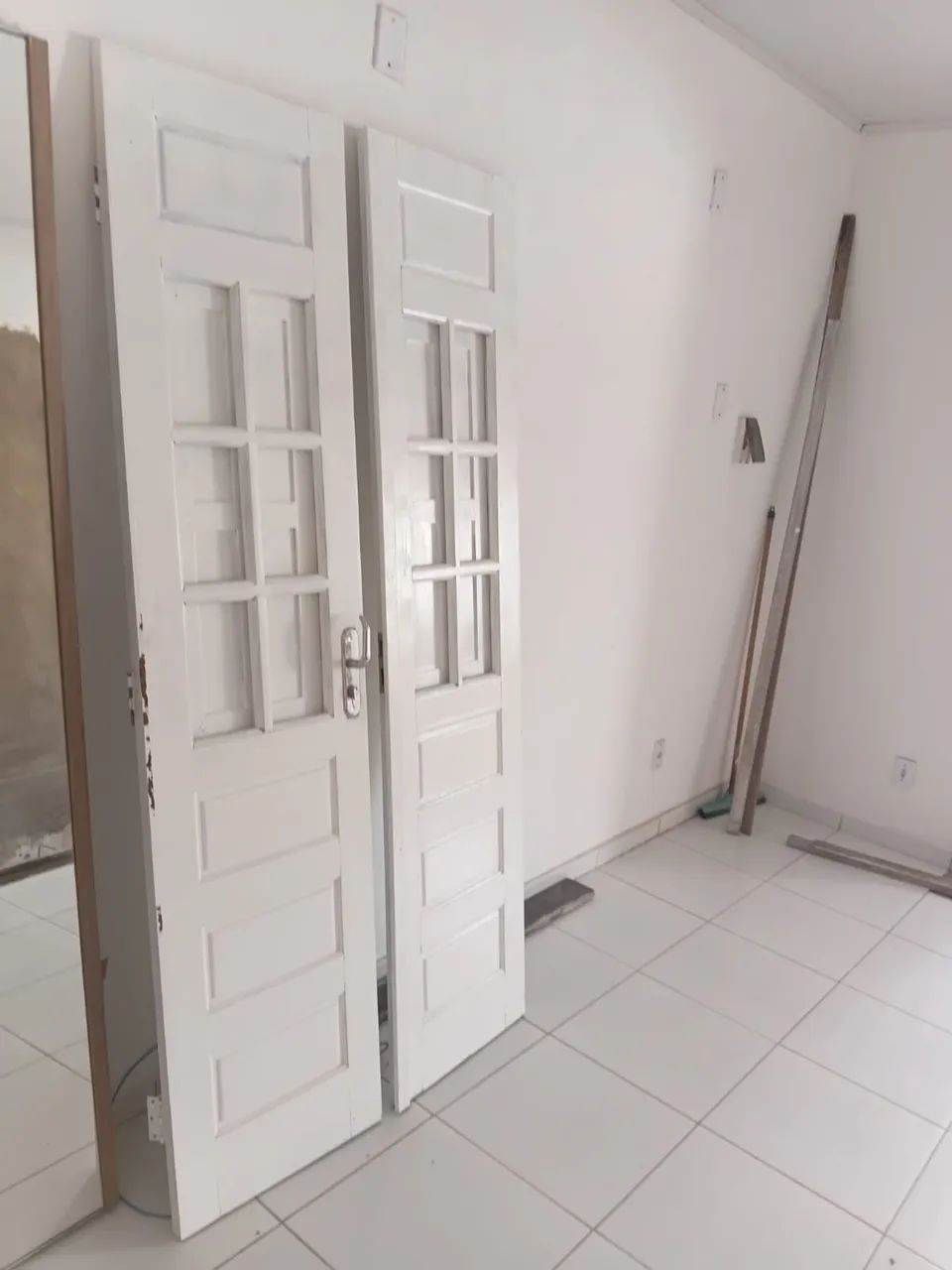 Vendo porta completa em madeira