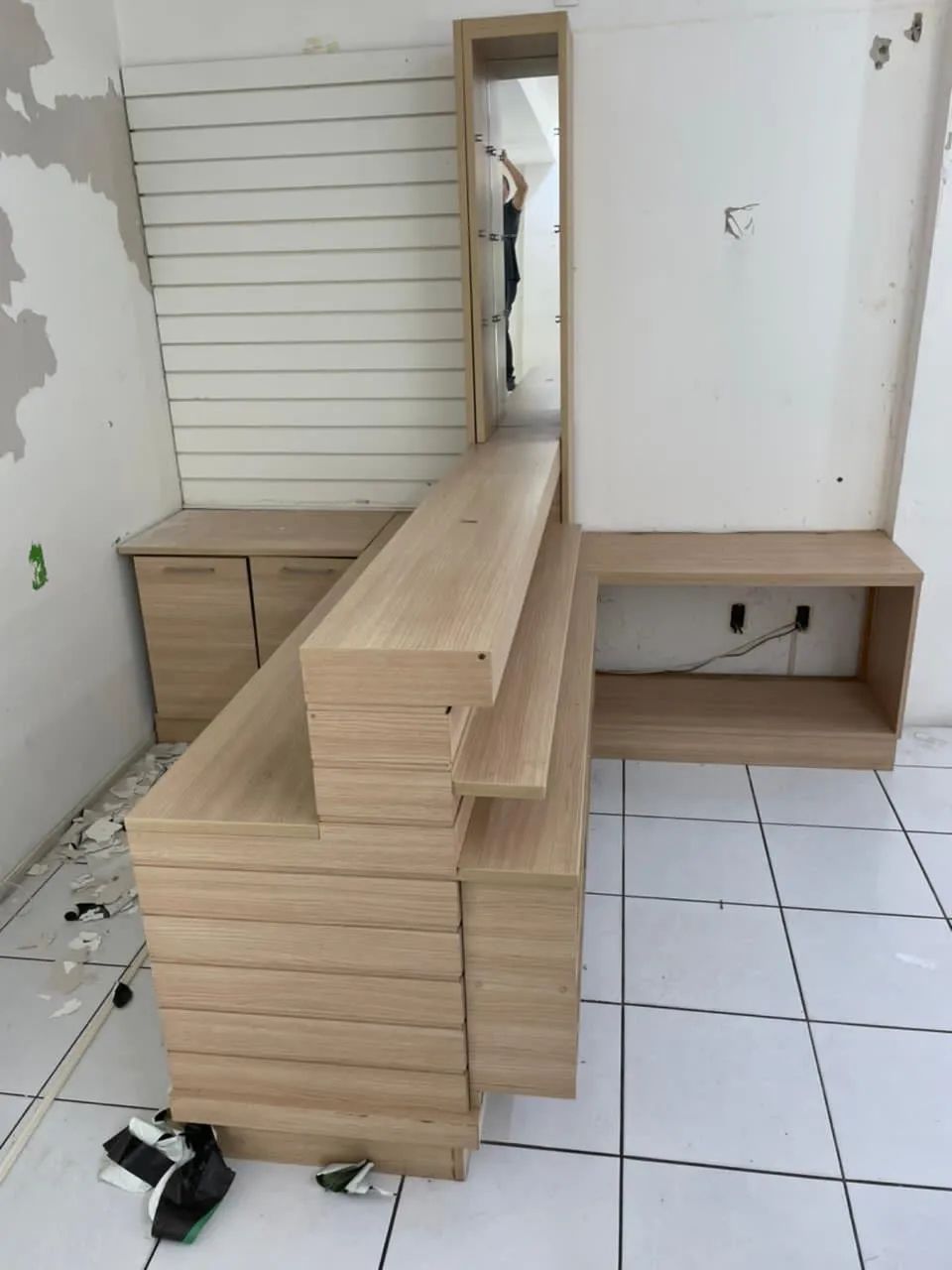 Conjunto de móveis para loja / balcão de atendimento com gavetas e armários