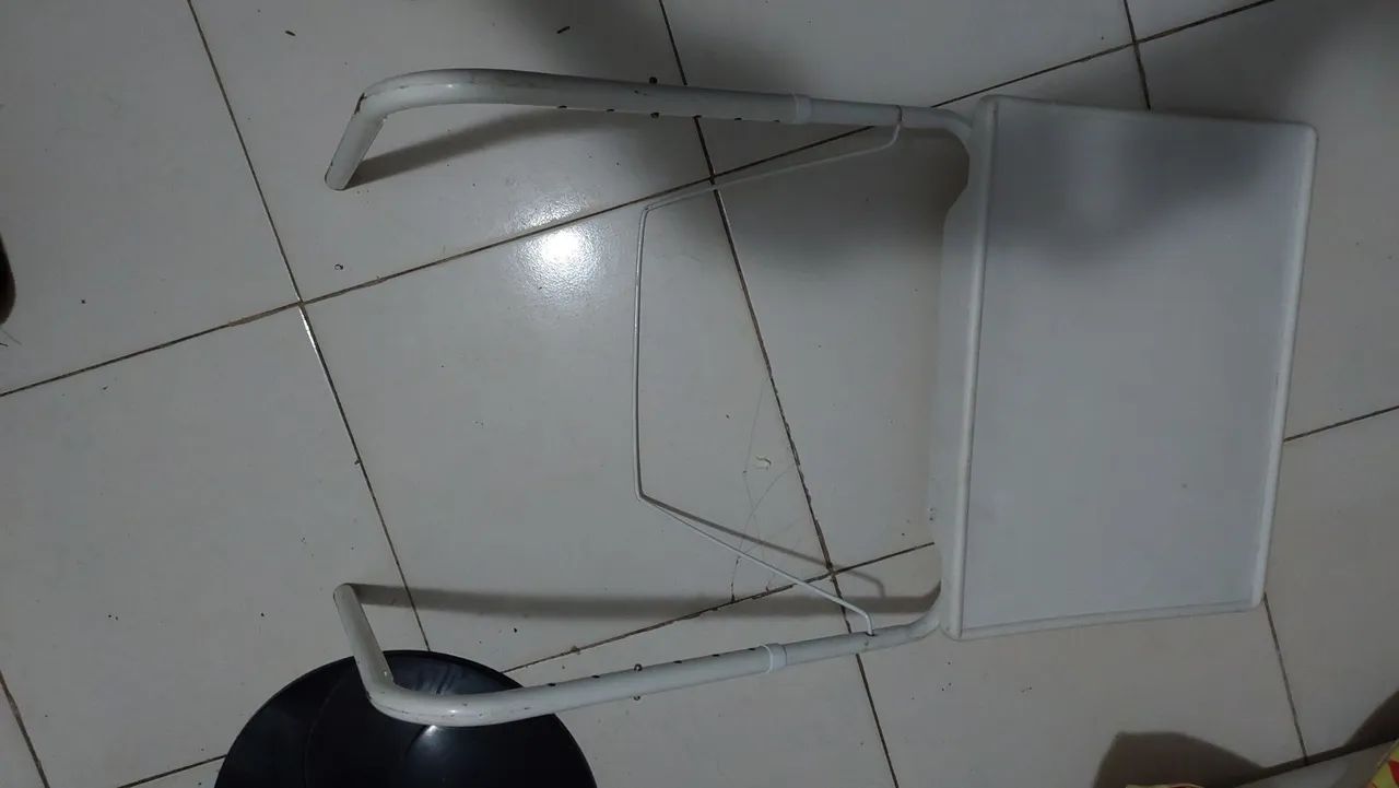 Mesa portátil prá refeições.  - Foto 3