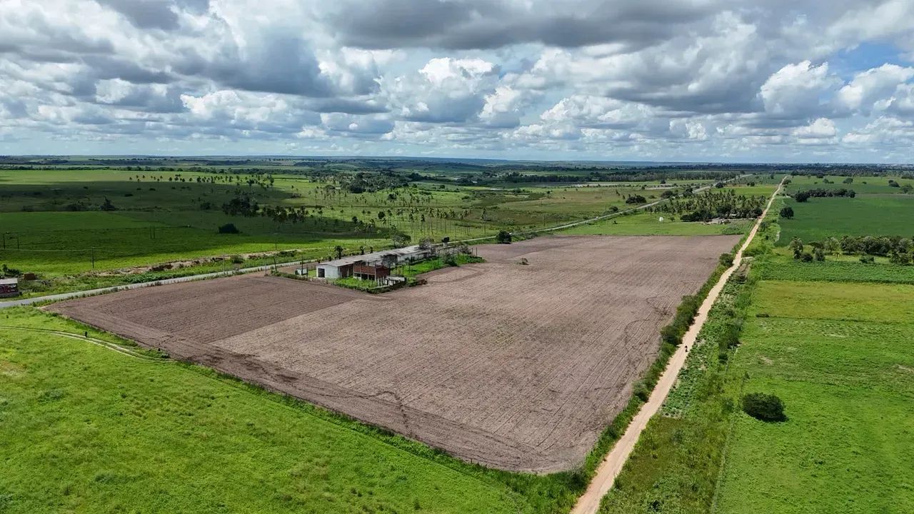 Area de 7 Hectares com 450 metros de Frente de  Pista