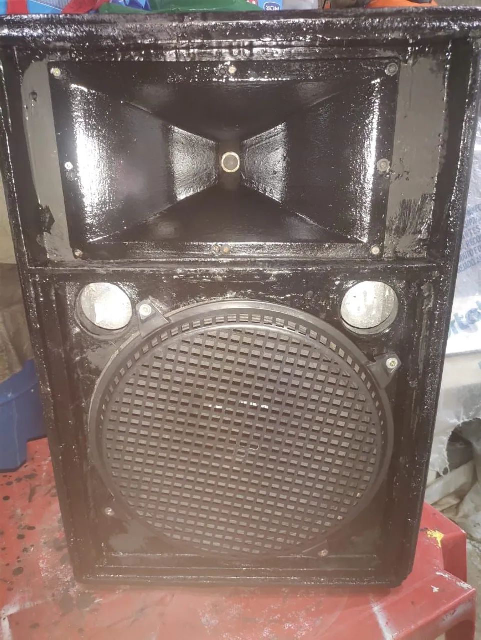 Vendo 1 caixa de som de 15 polegadas 