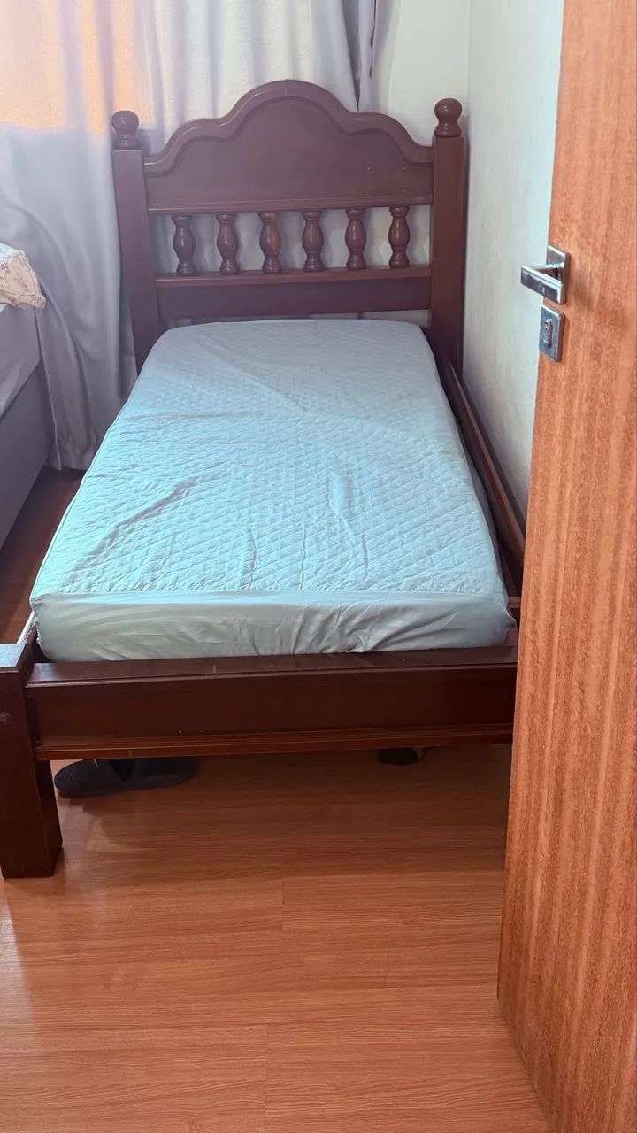 Cama de madeira