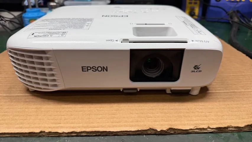 Projetor Epson PowerLite E20 - Foto 4