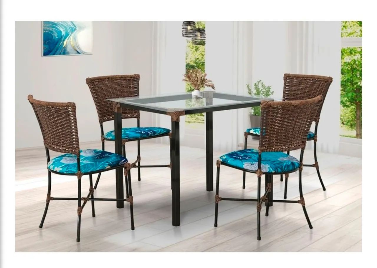 Conjunto com 1 mesa e 4 cadeiras