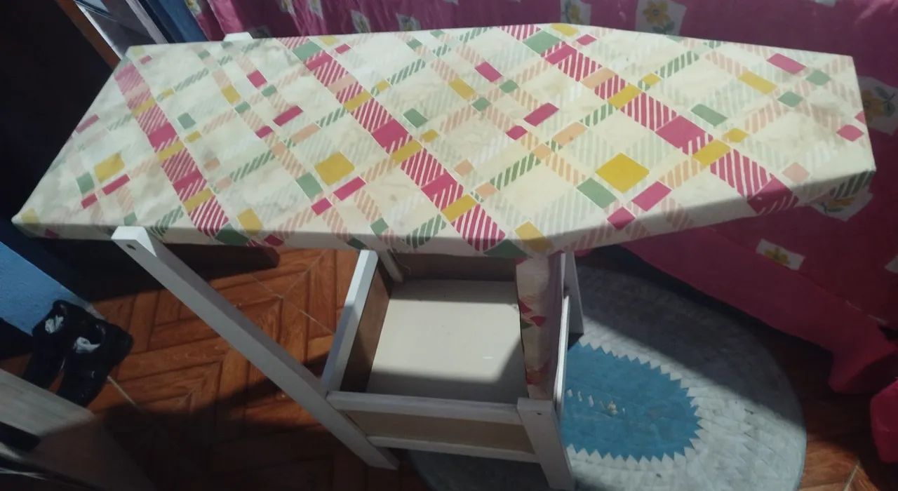 Talba de passar roupa que vira cadeira  - Foto 2