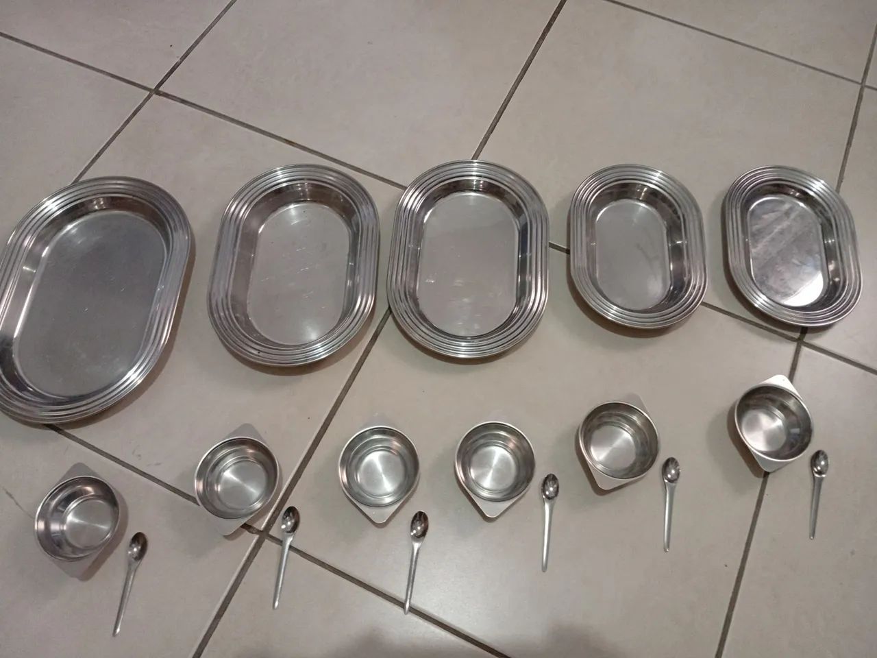 Bandejas e potes sobremesa em inox  - Foto 2