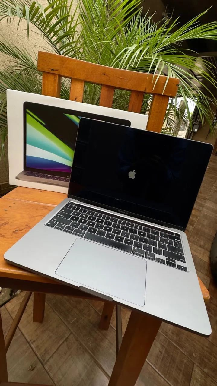 MAC BOOK PRO 13-inch 8GB 256GB SSD